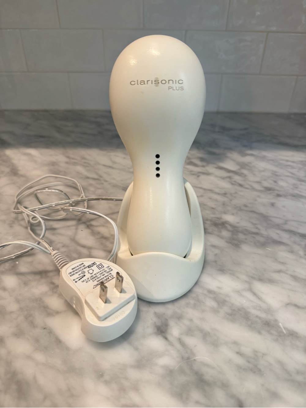 Clarisonic Plus Sonic Facial Cleansing Device in White with Charging Dock